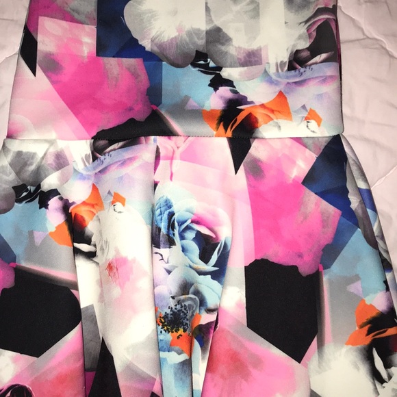 Flower print skater style Dress - Picture 5 of 8